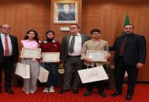 Le ministre de la Communication honore les lauréats du baccalauréat et du BEM parmi les enfants des travailleurs du secteur