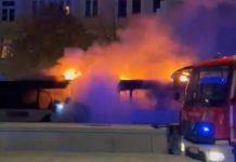 Uun supporter du Barçà met le feu à un bus avant le match de Ligue des champions