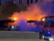 Un supporter du Barçà met le feu à un bus avant le match de Ligue des champions